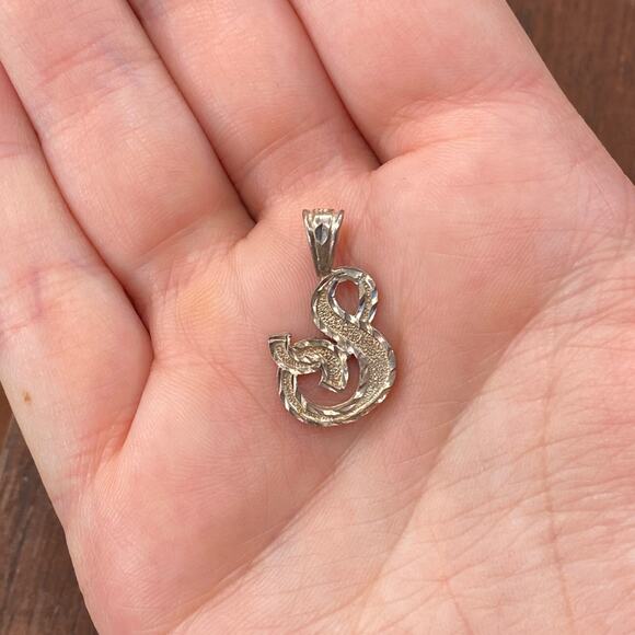 Vintage 925 Sterling Silver Cursive S Letter Initial Textured Pendant Charm - Picture 1 of 4